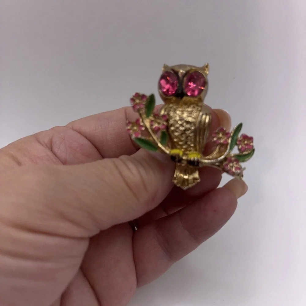 Coro Vintage Owl Pink Rhinestone Eyes With Flowers Gold Toned Brooch Pin - Picture 2 of 11
